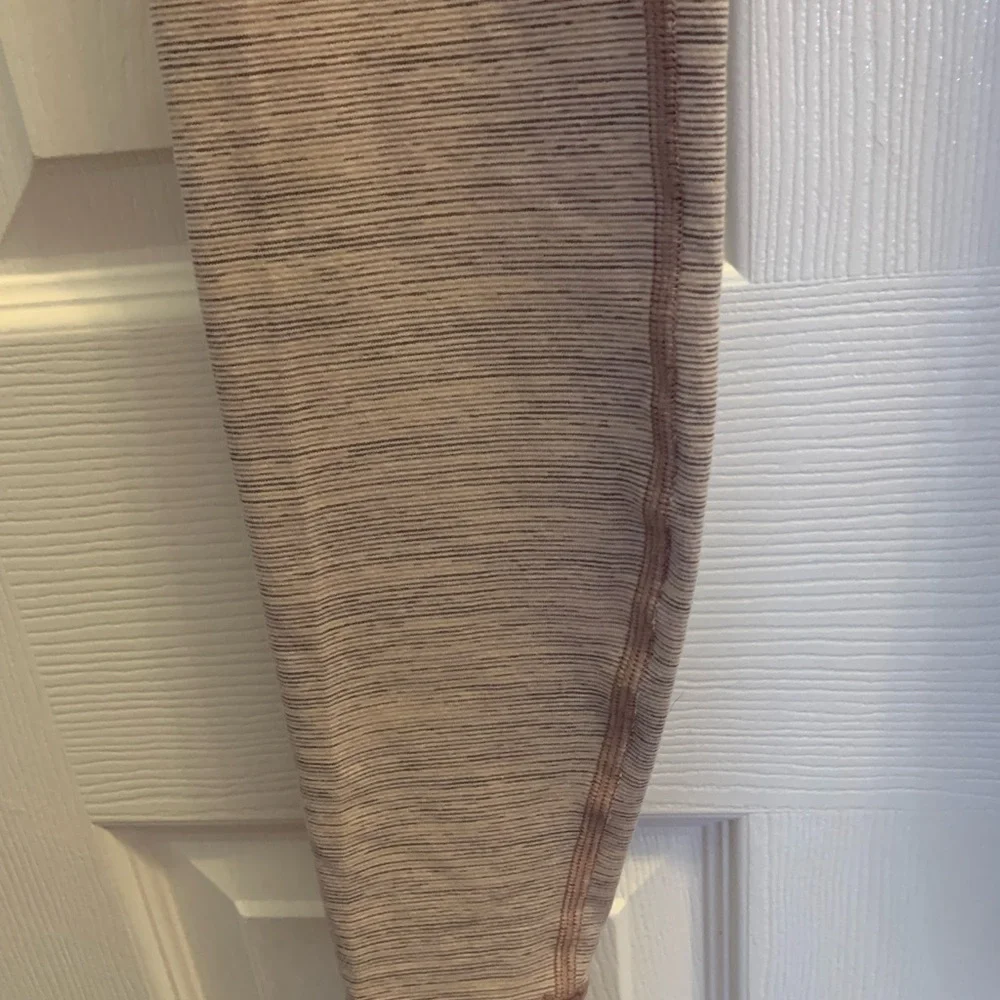 Lulu lemon Align women’s capri leggings - Picture 7 of 7